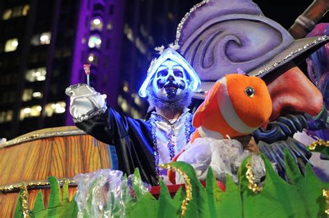Crewe Of Columbus Dazzles Downtown Mobile Al Com Crewe Of Columbus Dazzles Downtown Mobile Al Com