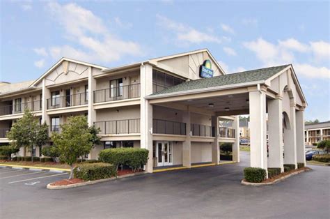 Days Inn Suites By Wyndham Mobile Motel Mobile Al Deals Photos Days Inn Suites By Wyndham Mobile Motel Mobile Al Deals Photos