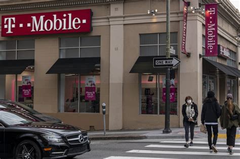 T Mobile Closing Flagship Store After City Became Unsafe With