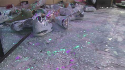 Video Thieves Steal Thousands Of Dollars Amp 39 Worth Of T Mobile Phones During Smash And Grab In